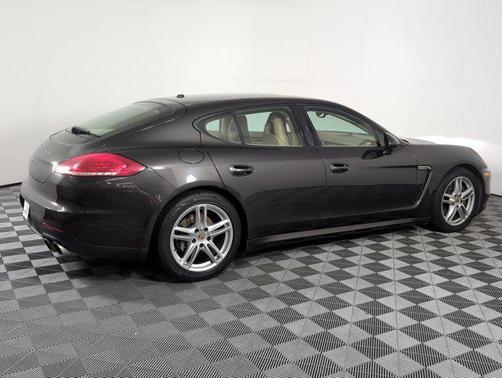 2015 Porsche Panamera 4