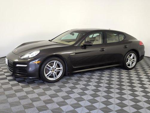 2015 Porsche Panamera 4