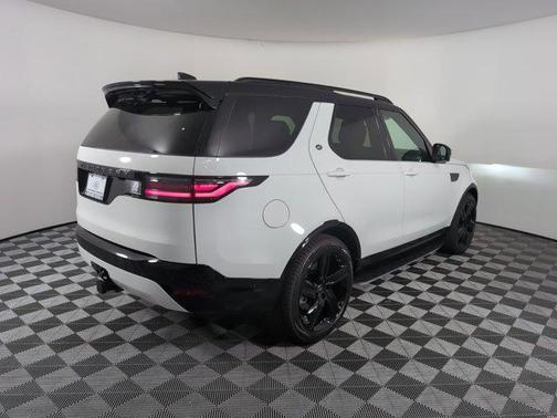 2025 Land Rover Discovery P360 Dynamic SE