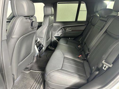 2025 Land Rover Range Rover P550e SE
