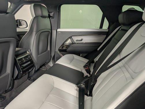 2025 Land Rover Range Rover Sport SE