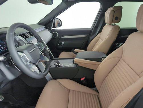 2025 Land Rover Discovery P300 Dynamic SE