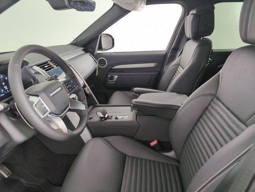 2025 Land Rover Discovery P300 Dynamic SE