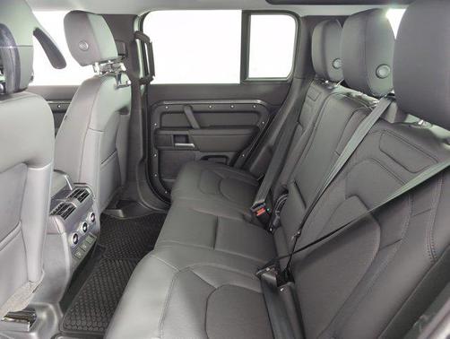 2025 Land Rover Defender 110 P400 S