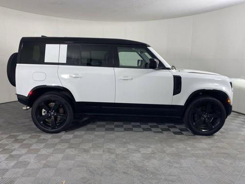 2025 Land Rover Defender 110 P500 X-Dynamic SE