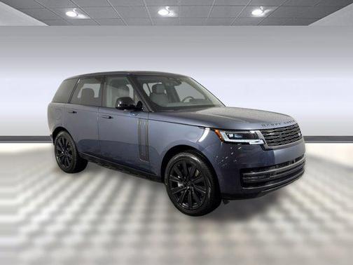 2026 Land Rover Range Rover P550e SE