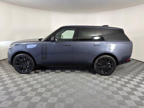 2026 Land Rover Range Rover P550e SE