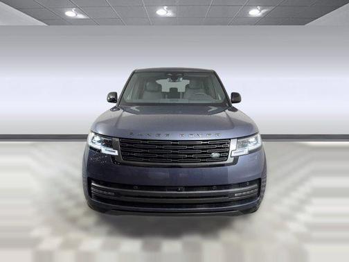 2026 Land Rover Range Rover P550e SE
