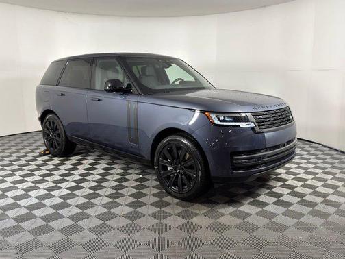 2026 Land Rover Range Rover P550e SE
