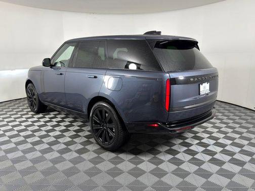 2026 Land Rover Range Rover P550e SE