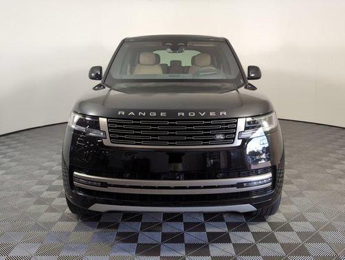 2025 Land Rover Range Rover P530 SE