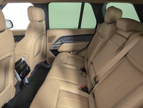 2025 Land Rover Range Rover P530 SE