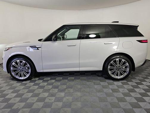 2025 Land Rover Range Rover Sport SE
