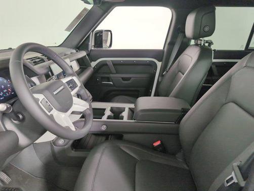 2025 Land Rover Defender 110 P300