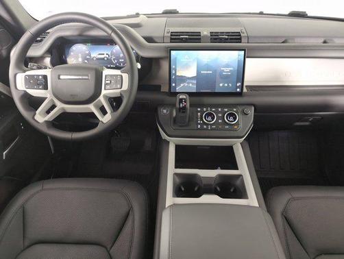 2025 Land Rover Defender 110 P300