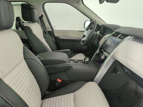 2025 Land Rover Discovery P300 Dynamic SE