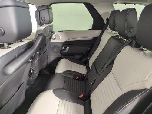 2025 Land Rover Discovery P300 Dynamic SE