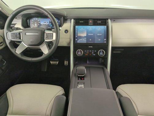 2025 Land Rover Discovery P300 Dynamic SE
