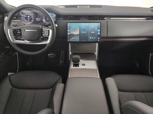 2025 Land Rover Range Rover P530 SE
