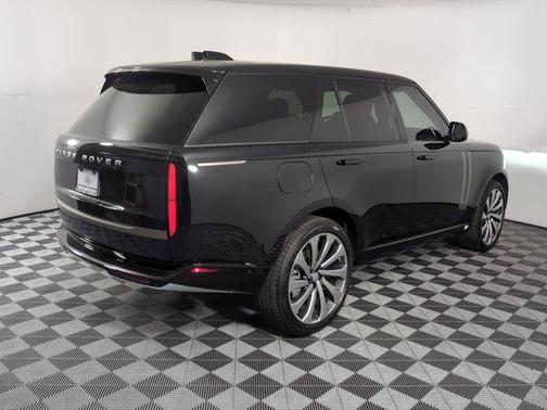 2025 Land Rover Range Rover P530 SE