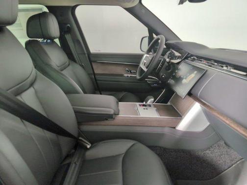 2025 Land Rover Range Rover P530 SE