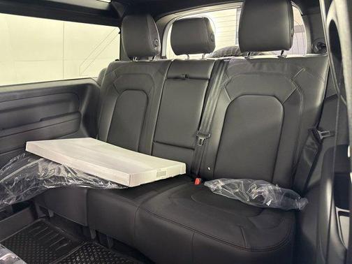 2025 Land Rover Defender 90 P400 X-Dynamic SE