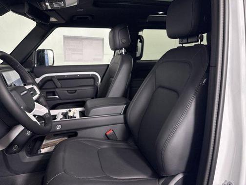 2025 Land Rover Defender 90 P400 X-Dynamic SE