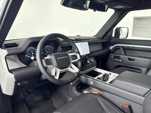 2025 Land Rover Defender 90 P400 X-Dynamic SE