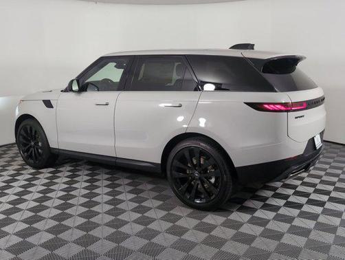 2025 Land Rover Range Rover Sport SE