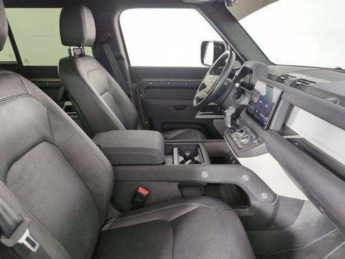 2023 Land Rover Defender 130 SE