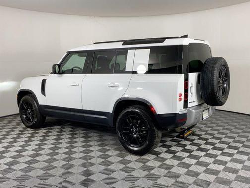 2025 Land Rover Defender 110 P300