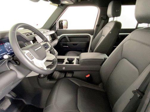 2025 Land Rover Defender 110 P300