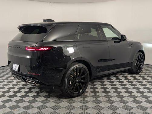 2025 Land Rover Range Rover Sport SE