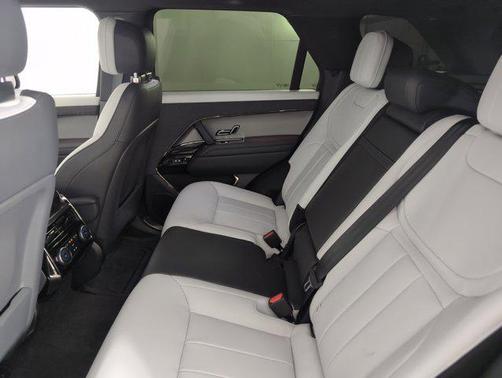 2025 Land Rover Range Rover Sport SE
