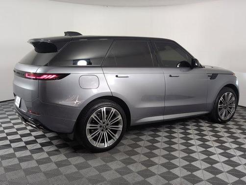 2025 Land Rover Range Rover Sport SE