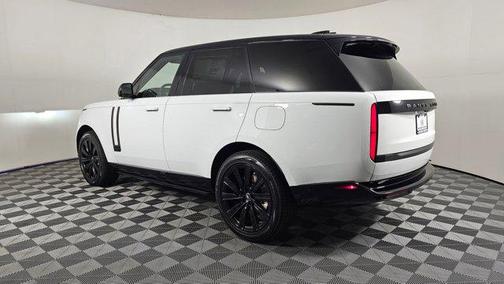 2025 Land Rover Range Rover P550e SE