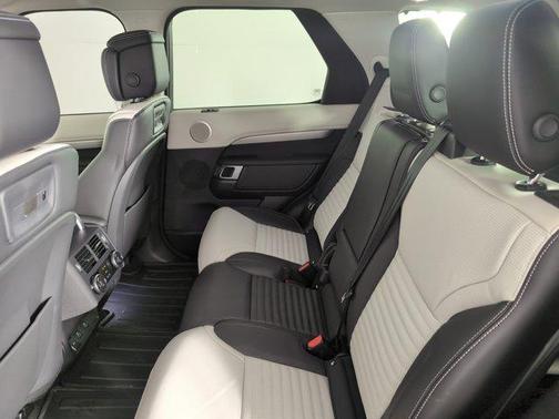2025 Land Rover Discovery Dynamic SE