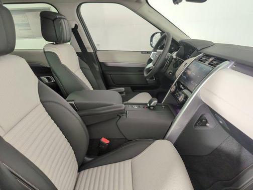 2025 Land Rover Discovery Dynamic SE