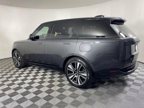 2025 Land Rover Range Rover P550e Autobiography