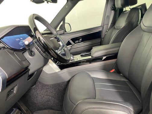 2025 Land Rover Range Rover P550e Autobiography