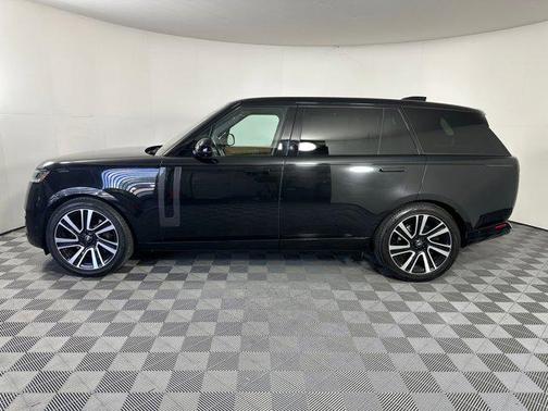 2023 Land Rover Range Rover P530 SE