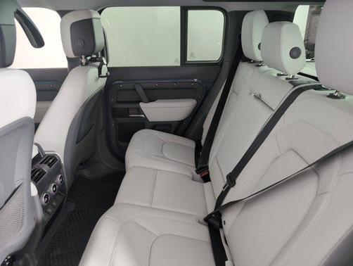 2025 Land Rover Defender 110 P400 X-Dynamic SE