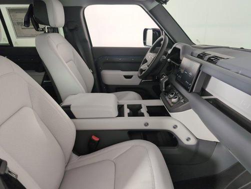 2025 Land Rover Defender 110 P400 X-Dynamic SE