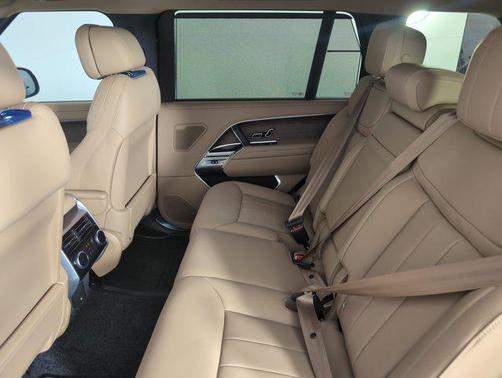 2025 Land Rover Range Rover P530 SE 7 Seat