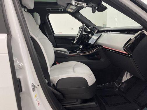 2025 Land Rover Range Rover Sport SE