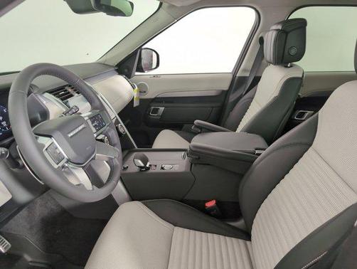 2025 Land Rover Discovery P300 Dynamic SE