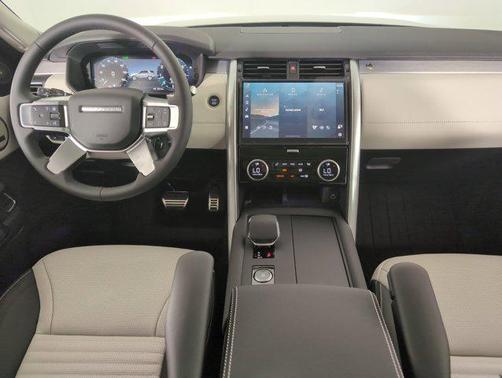2025 Land Rover Discovery P300 Dynamic SE