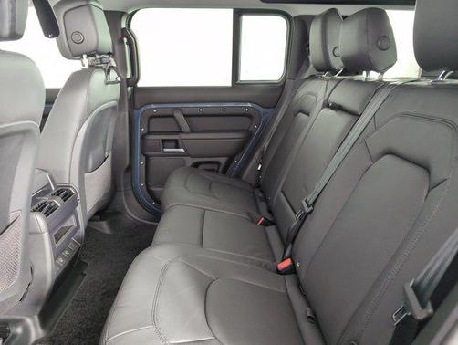 2025 Land Rover Defender 110 P300