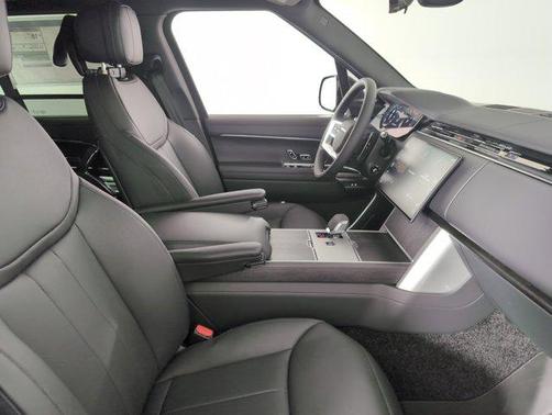 2025 Land Rover Range Rover P530 SE