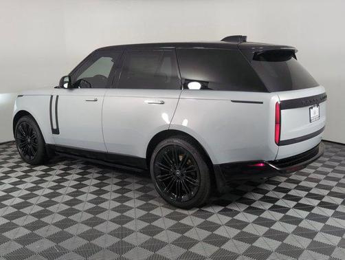2025 Land Rover Range Rover P530 SE